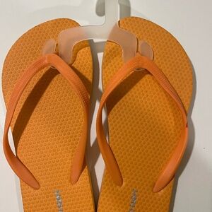 Old Navy Flip Flops- Sz 6